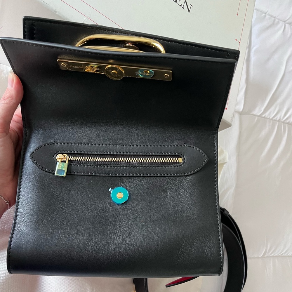 Alexander McQueen Small Double Flap Leather Shoulder Bag - Picture 4 of 16